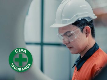 nr-5 profissional-de-sst-analisando-riscos-com-simbolo-da-cipa-em-destaque-ilustrando-a-nr 5.