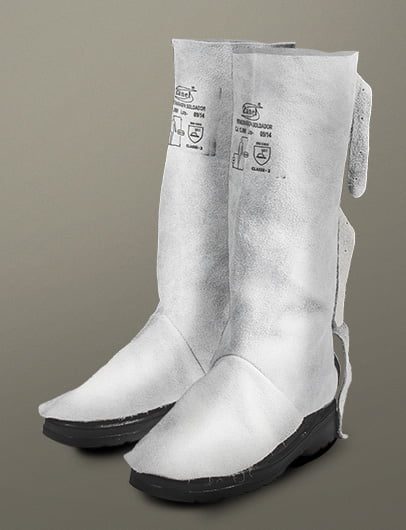 Visão frontal da Perneira de Raspa com Fivelas da Zanel EPIs de Raspa e Vaqueta.